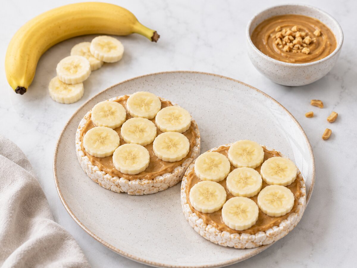 Reiswaffeln mit Banane und Nussmus - gesunde Brotdose n Ideen f&uuml;r Kinder
