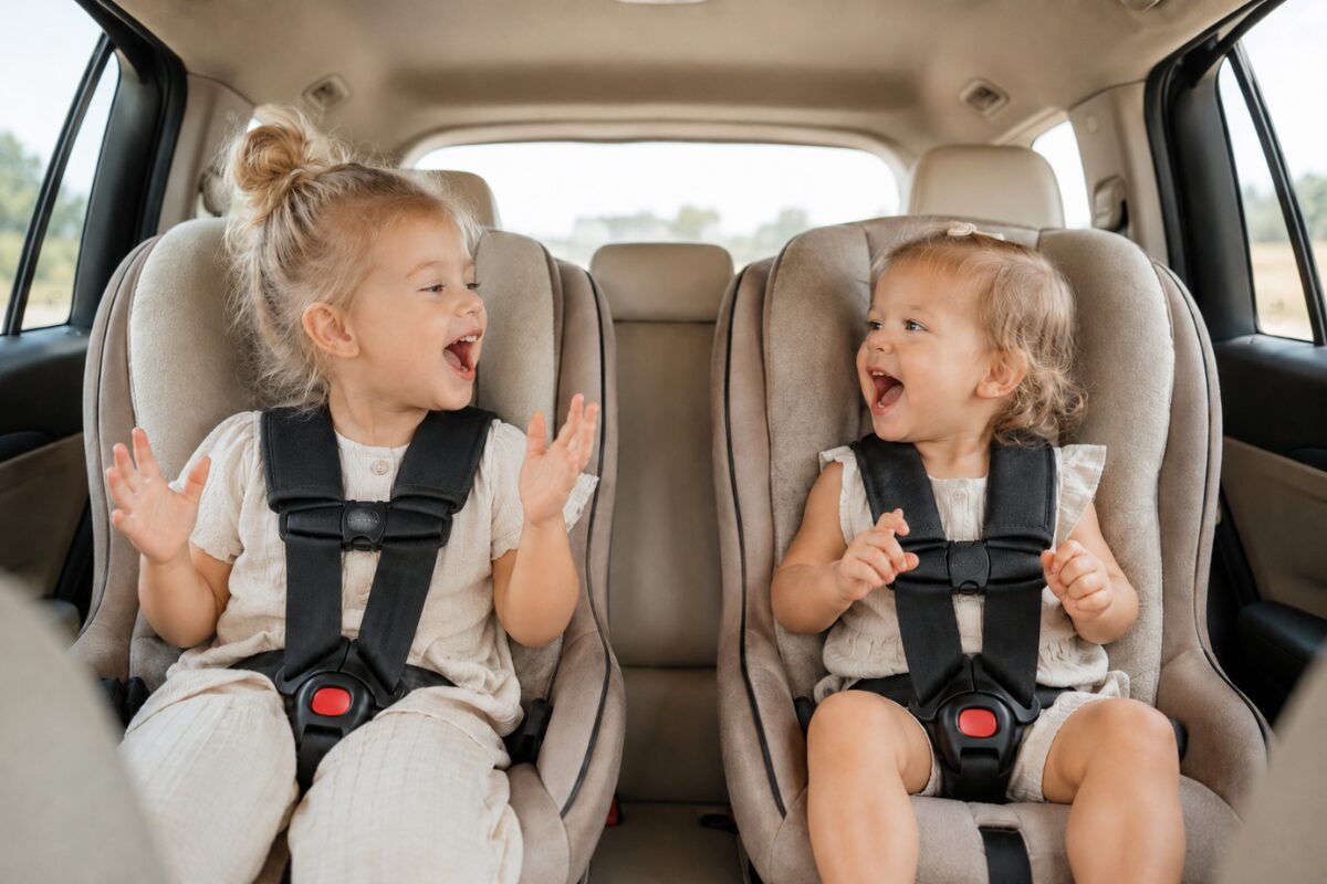 mitmachlieder-kinder-auto-rueckbank-reisen-mit-kindern